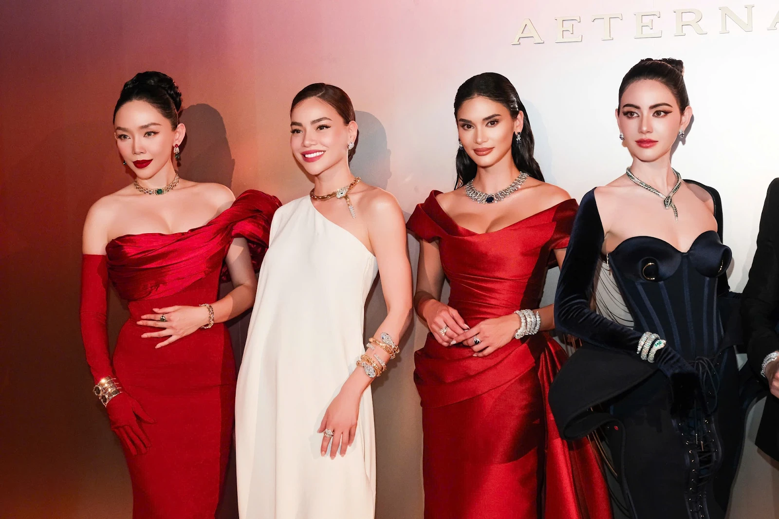 Hồ Ngọc Hà mượn trang sức 30 tỷ, tranh cãi khi catwalk cùng Pia, Mai Davika - Hình 5