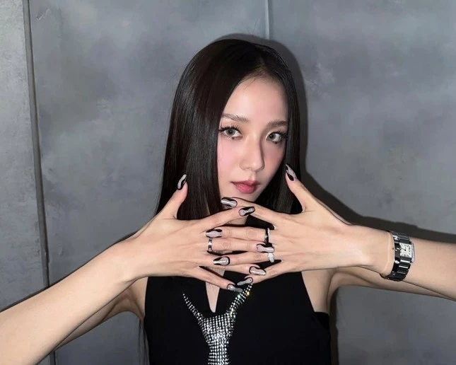 Jisoo (BLACKPINK) rộ tin bí mật đến Việt Nam, lý do từ clip 13 giây gây sốt - Hình 5