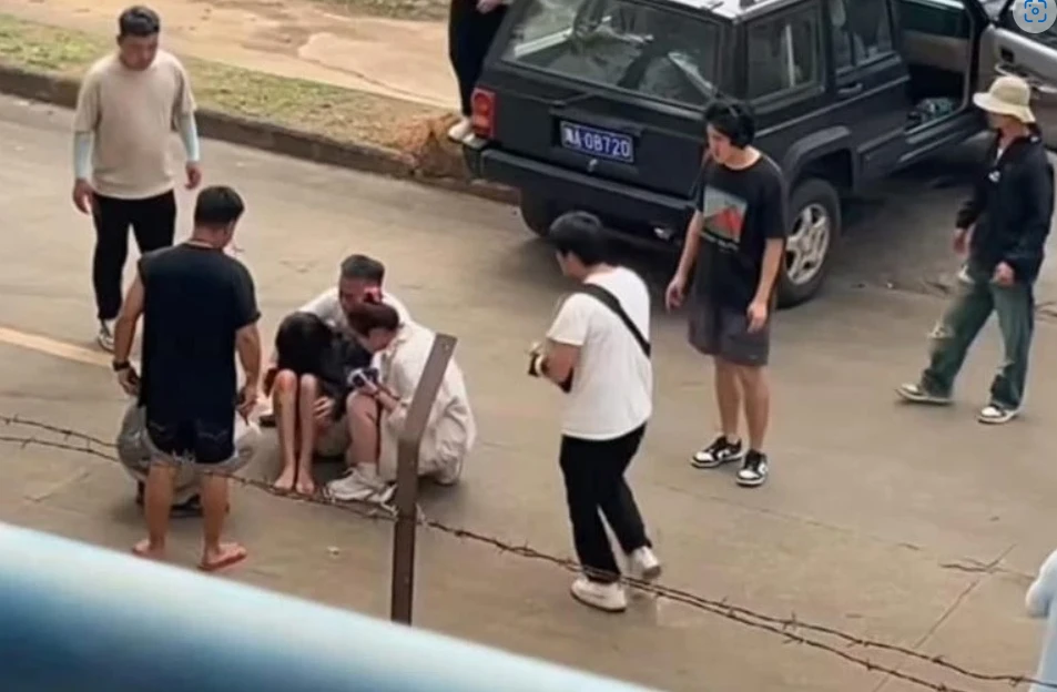 Diễn viên thế Triệu Kim Mạch bị xe va chạm đầu, phản ứng đoàn phim gây phẫn nộ - Hình 3