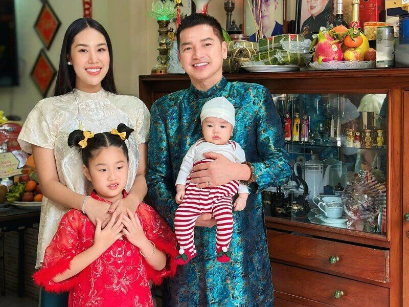 Vợ Quang Minh sinh đích tôn, giờ hưởng thụ, Hồng Đào và con gái phải bôn ba - Hình 7
