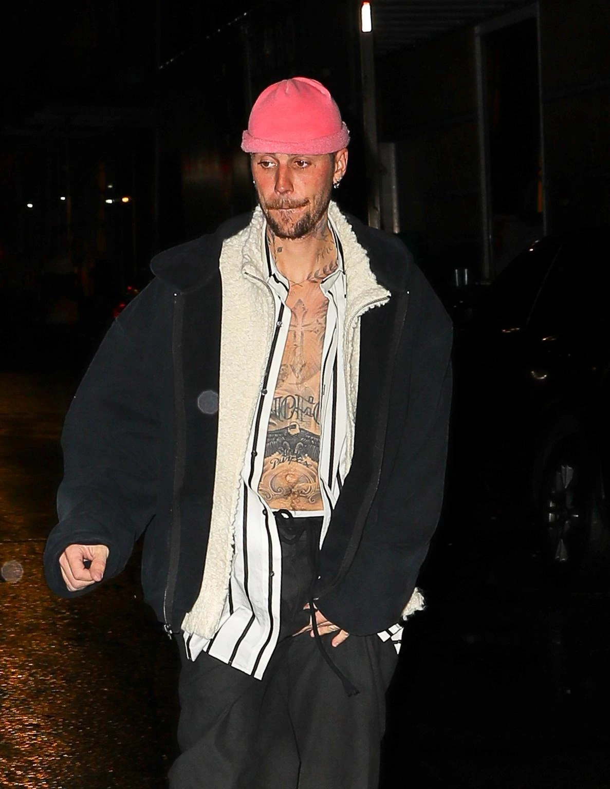 Justin Bieber ra ngoài nửa đêm, quần áo xập xệ, có gì khiến fan phát hoảng? - Hình 1