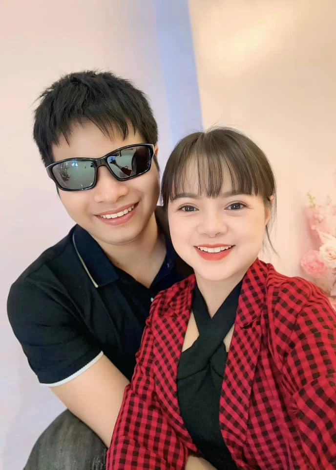 Văn Đông: Chàng khiếm thị The Voice VN, cưới đàn chị tý hon 1m25 nhỏ hơn 14 tuổi - Hình 5