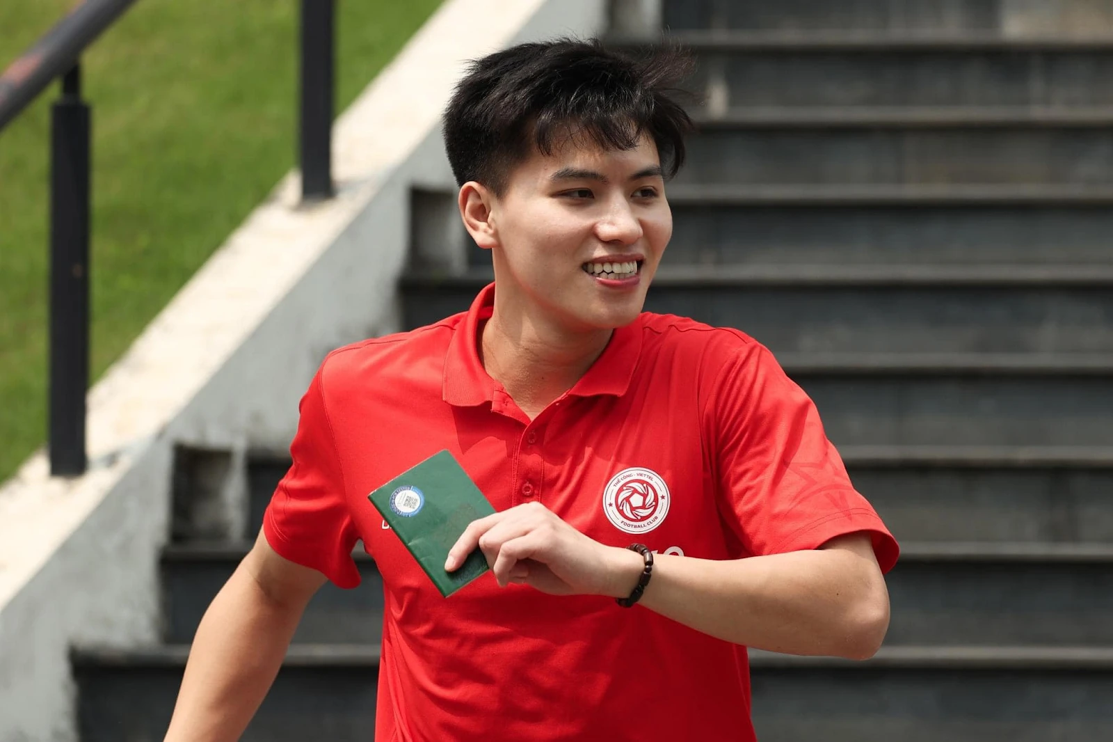 Nguyễn Thanh Bình: Cầu thủ 2k ĐT quốc gia, từng gây bão khi phá lưới Nhật Bản - Hình 1