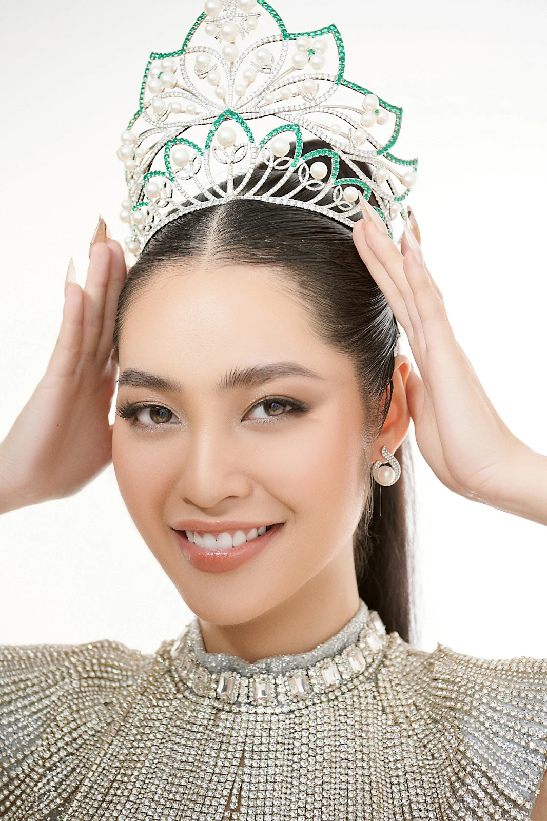 Nông Thúy Hằng: Mỹ nhân Tày gác danh hiệu hoa hậu, thi tiếp Miss Cosmo Vietnam - Hình 9