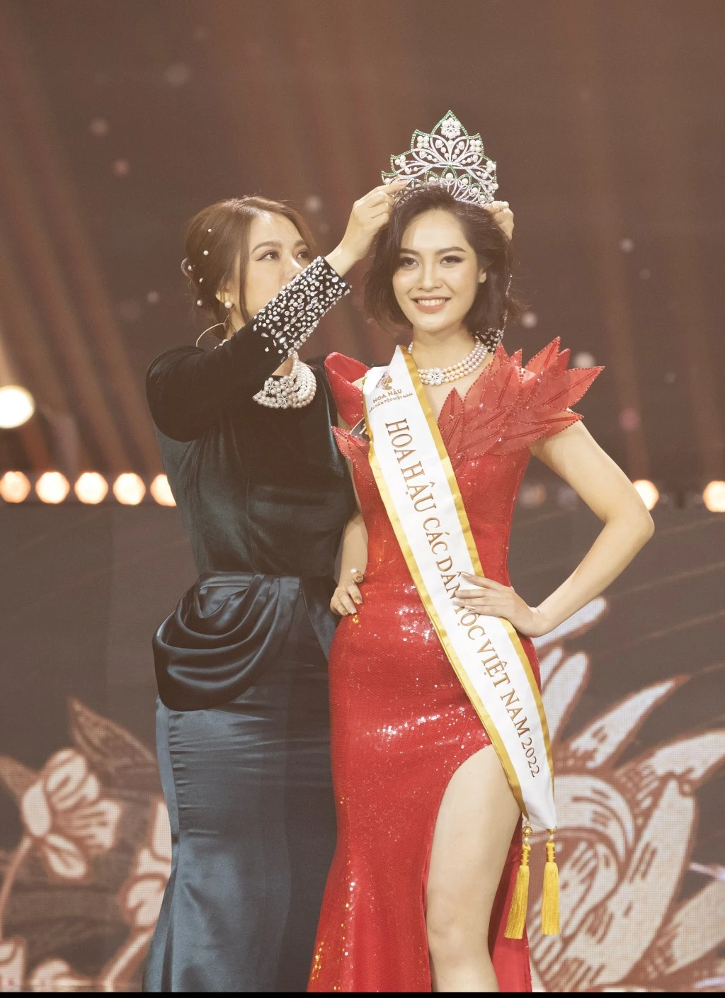 Nông Thúy Hằng: Mỹ nhân Tày gác danh hiệu hoa hậu, thi tiếp Miss Cosmo Vietnam - Hình 3