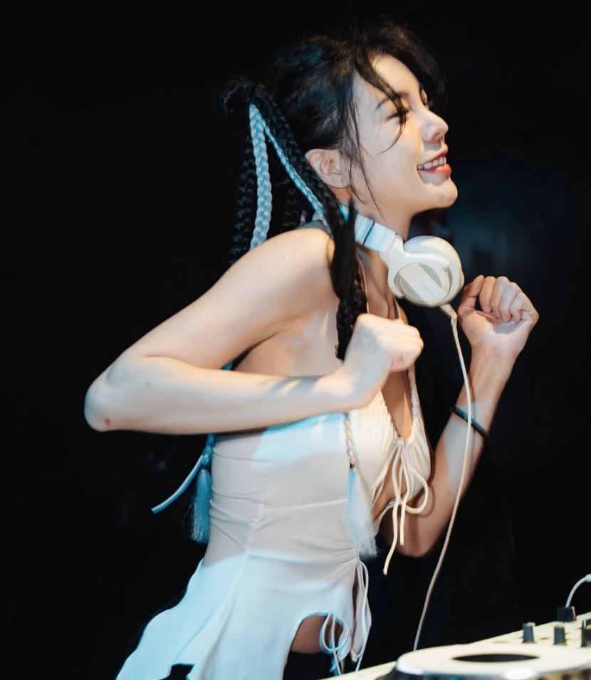 Nữ DJ vừa hạ cánh xuống Thái Lan đã bay mất 230 triệu, nghiêm trọng suýt mù mắt - Hình 5