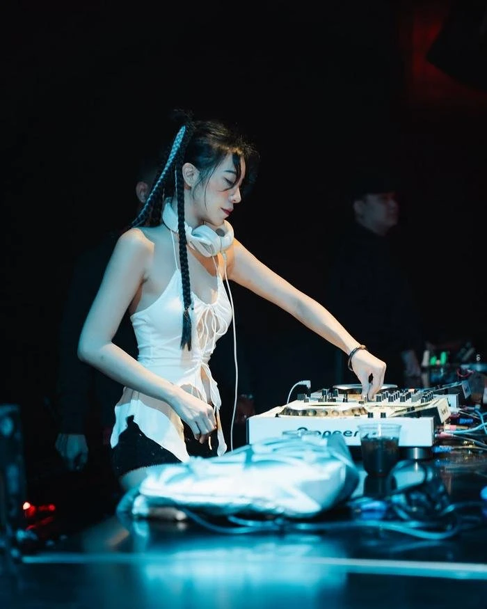 Nữ DJ vừa hạ cánh xuống Thái Lan đã bay mất 230 triệu, nghiêm trọng suýt mù mắt - Hình 3