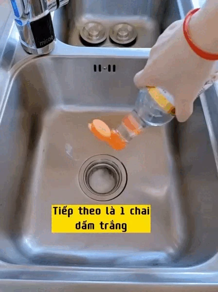 Tết rửa bát quá nhiều, bị tắc ống thoát bồn rửa bát thì đây là cách khắc phục giá rẻ lại hiệu quả 100% - Hình 1