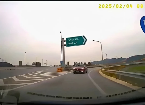 Google Maps hại điện: Nữ tài xế lĩnh 19 triệu vì đi ngược chiều trên cao tốc? - Hình 1