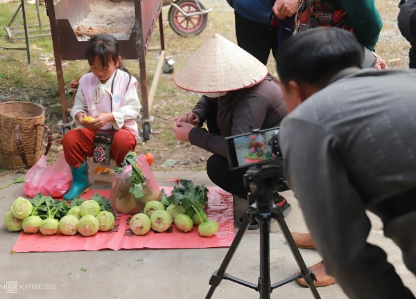 Làng YouTube Lâm Bình: Dân bản đổi đời, hốt bạc nhờ video, ai cũng ước? - Hình 4