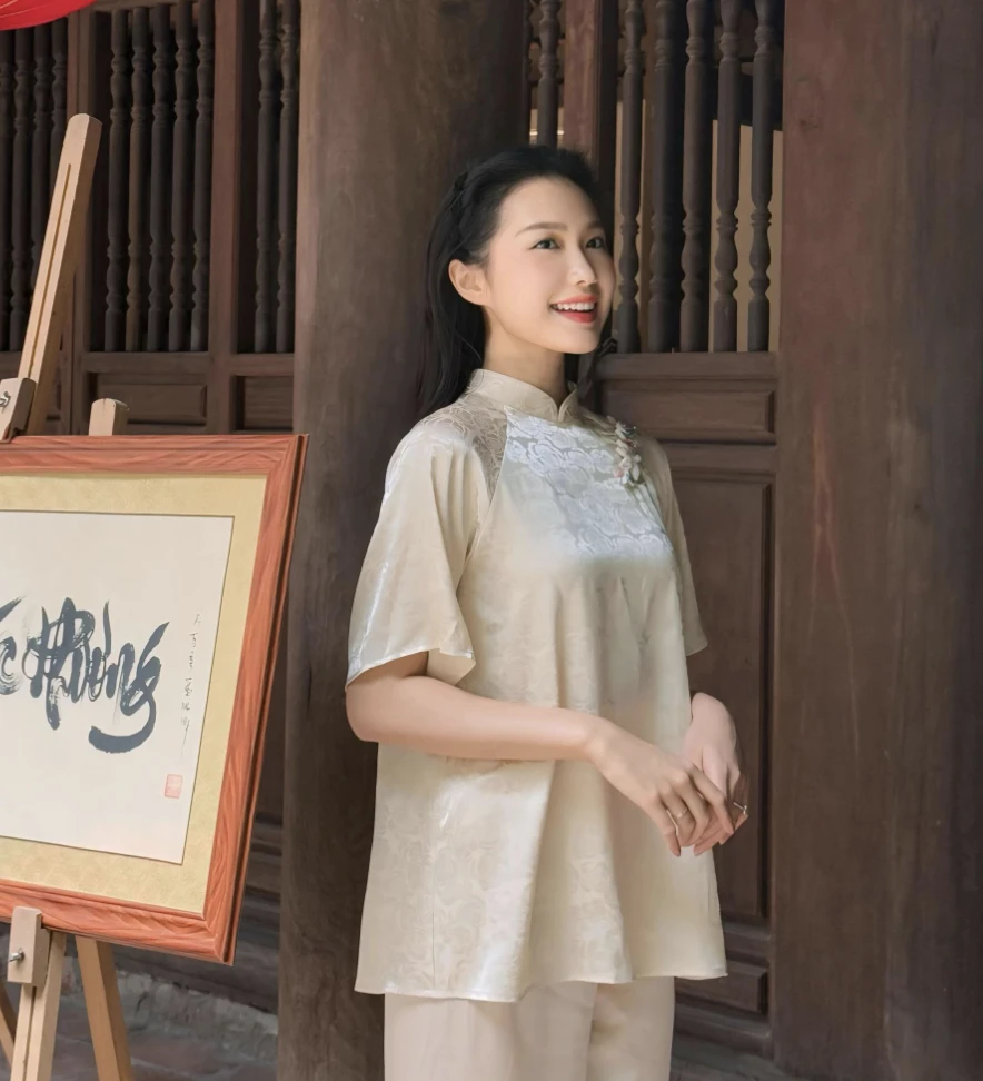 Vợ Văn Hậu lộ diện mạo lạ hậu dao kéo, fan nhảy số so với Kim Ji Won? - Hình 3