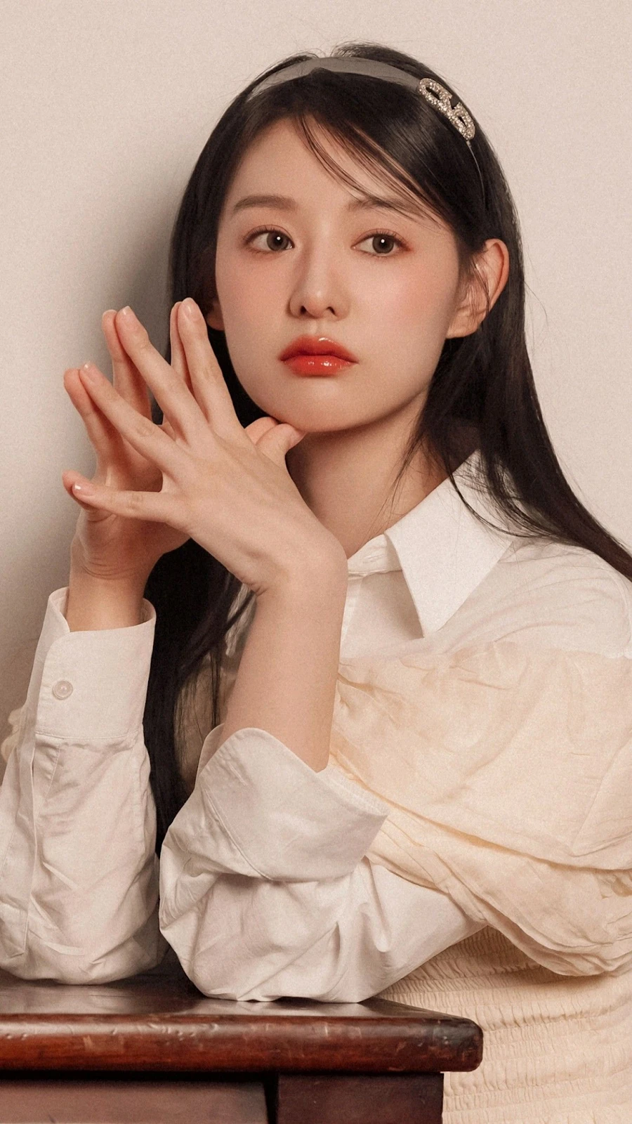 Vợ Văn Hậu lộ diện mạo lạ hậu dao kéo, fan nhảy số so với Kim Ji Won? - Hình 5