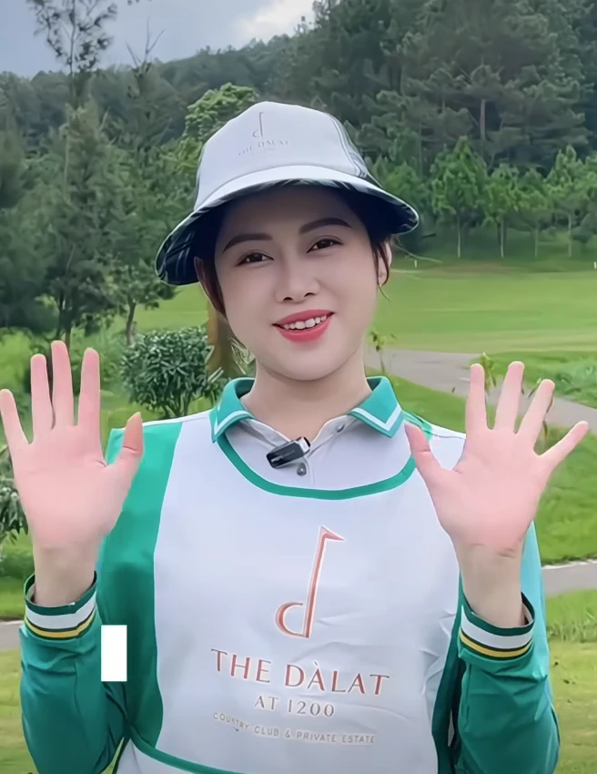 Việt Phương Thoa né tránh truyền thông hậu bố mất, dửng dưng cả phim Tết đầu tay - Hình 4