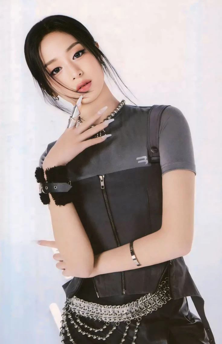 Ahyeon (BABYMONSTER) lố lăng tại concert, 1 trời 1 vực với Pharita, hết cứu - Hình 1