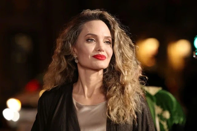 Angelina Jolie tự khui quá khứ mỗi ngày 2 gói, động lực từ bỏ khiến CĐM sốc? - Hình 5