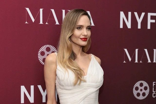 Angelina Jolie tự khui quá khứ mỗi ngày 2 gói, động lực từ bỏ khiến CĐM sốc? - Hình 1
