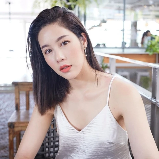Hoa hậu Thái Lan từng đẹp nức tiếng, bị chồng chán vì lên 20kg sau sinh - Hình 3