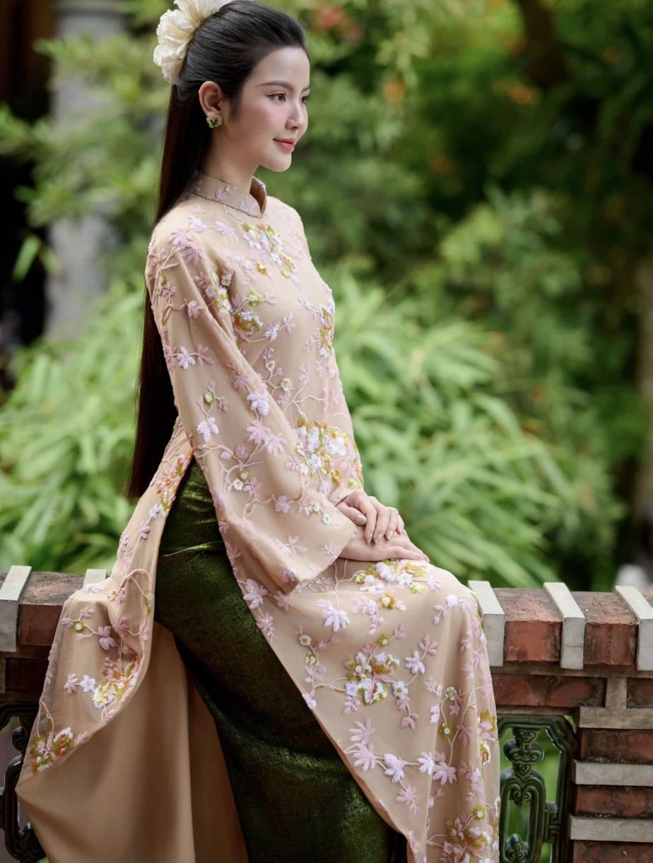 Vợ Quang Hải bừng sáng hào quang, tới chùa làm rúng động người vãn cảnh - Hình 3
