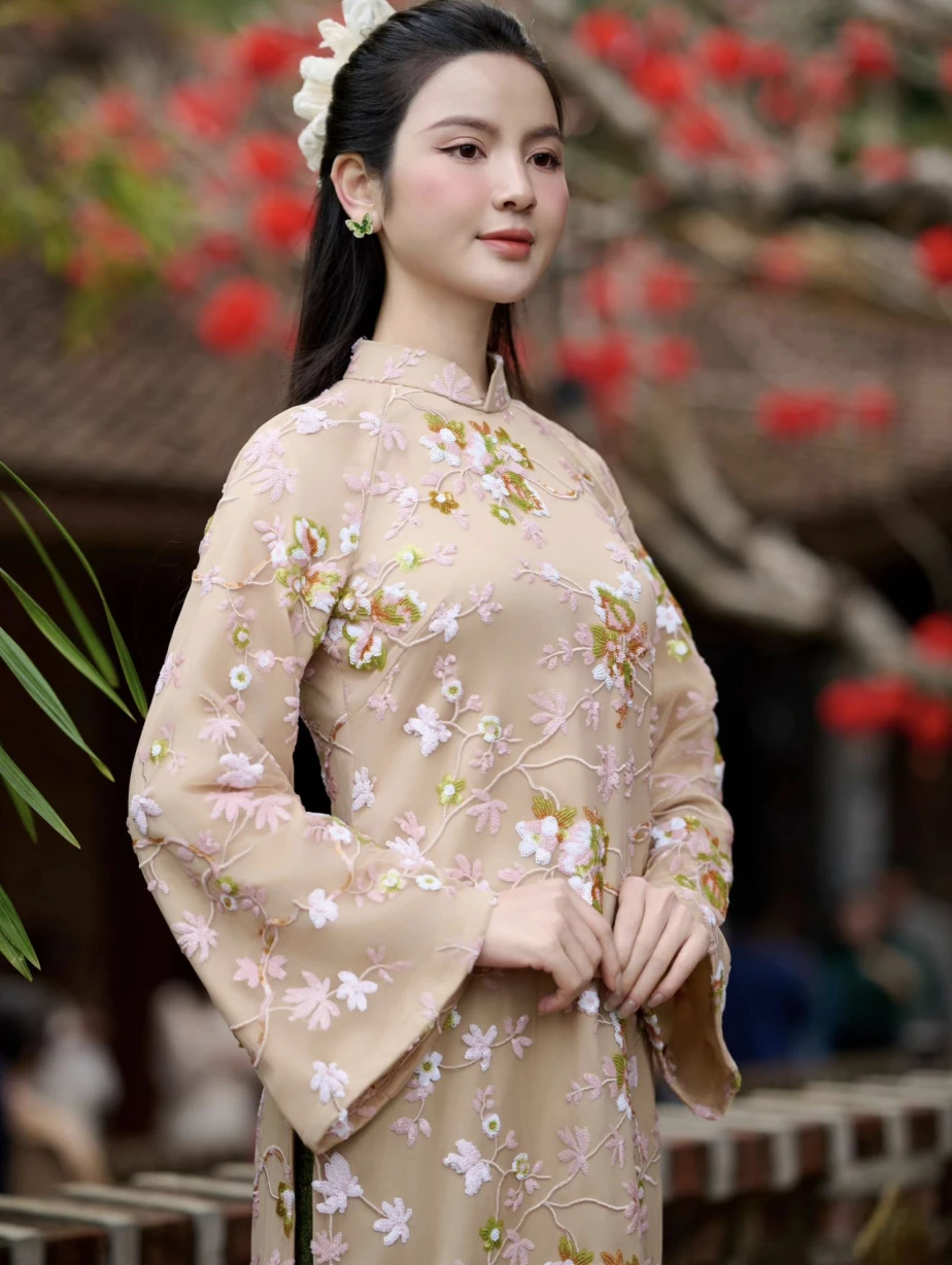 Vợ Quang Hải bừng sáng hào quang, tới chùa làm rúng động người vãn cảnh - Hình 2