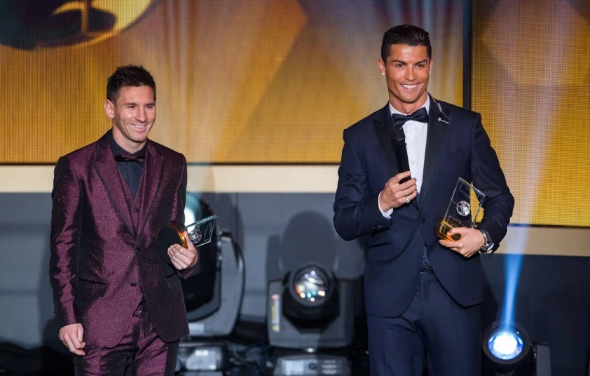 Bạn gái lên thớt vì mắc lỗi với mẹ chồng, Ronaldo nổi điên kiếm chuyện Messi? - Hình 4