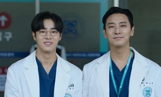 Choo Young Woo: Gia thế không tầm thường, liên tiếp đóng bom tấn - Hình 1