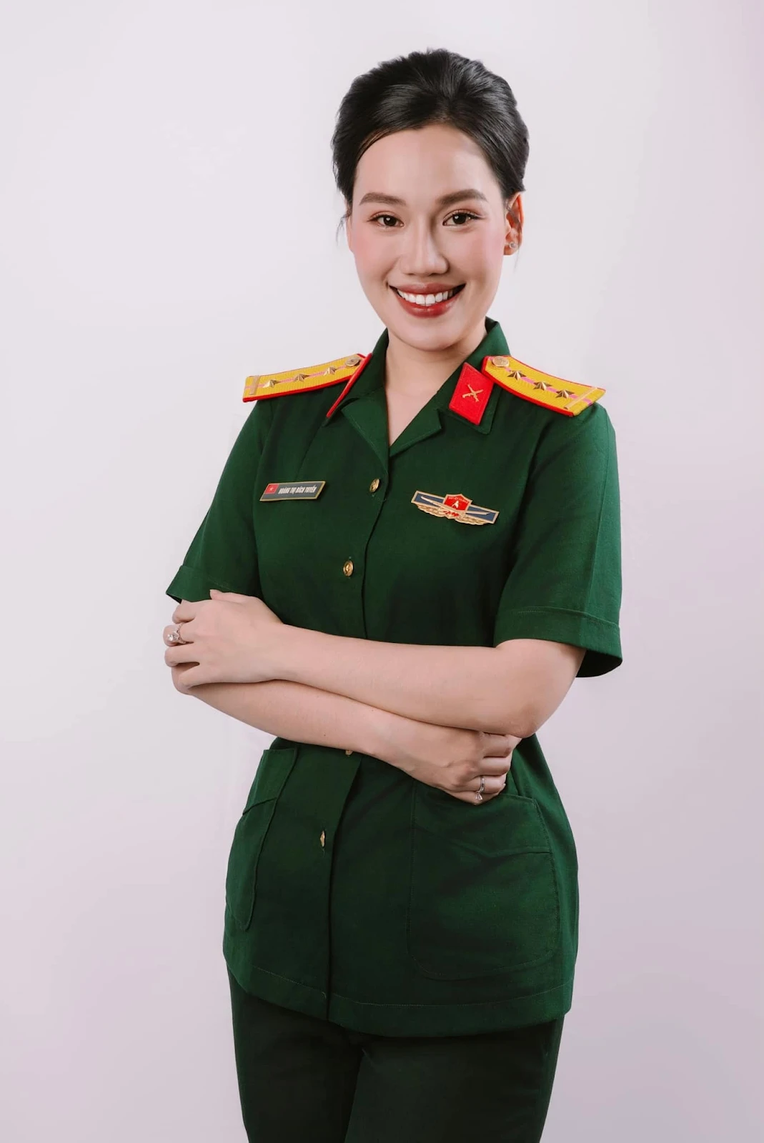 Hoàng Thị Bích Tuyền: Nữ ca sĩ Bolero là Đại uý Quân nhân, ghi danh thi hoa hậu - Hình 4