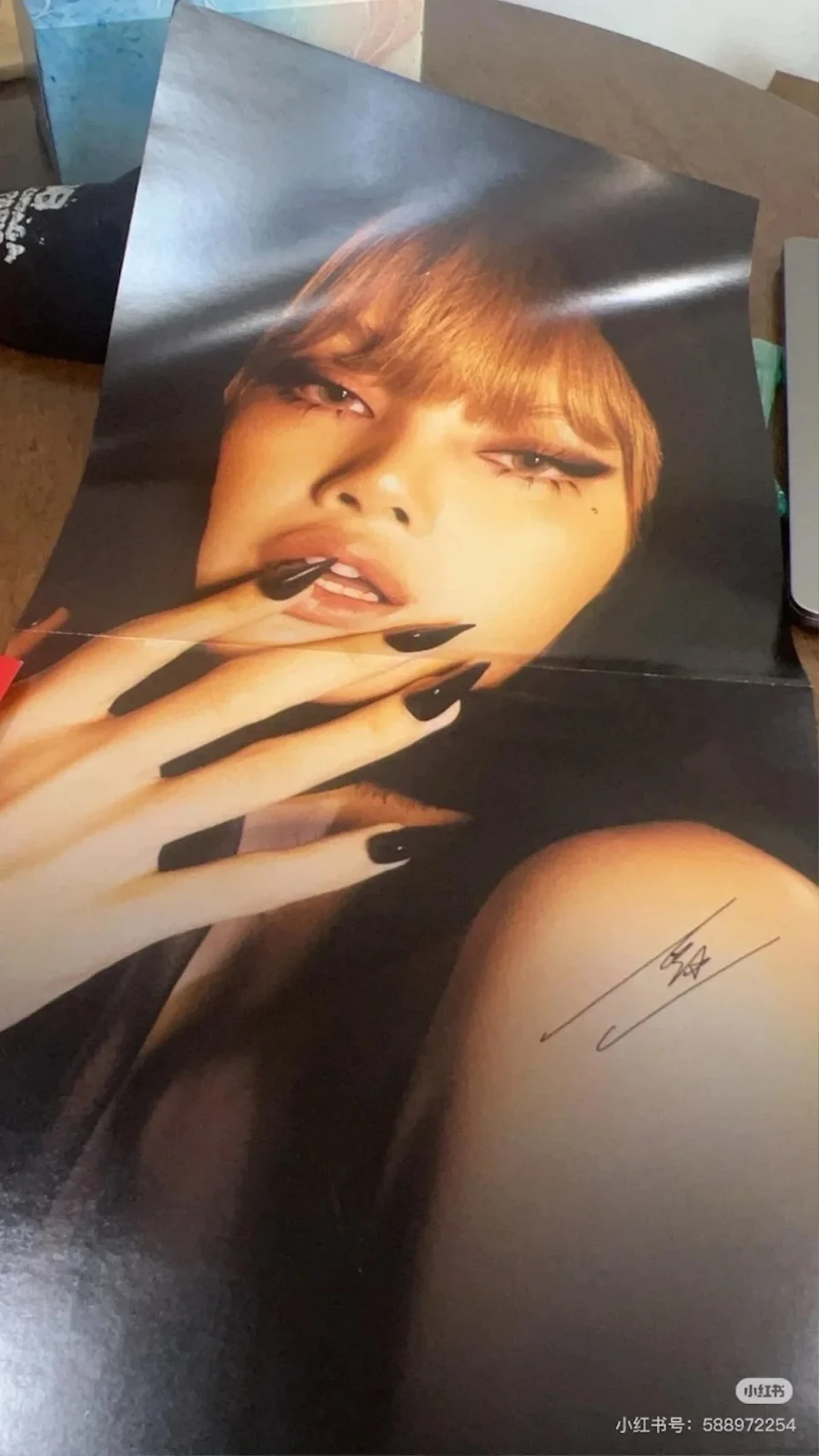 Lisa bán album, để lộ 1 thứ khiến fan bức xúc, bấy lâu nay bị dắt mũi? - Hình 3