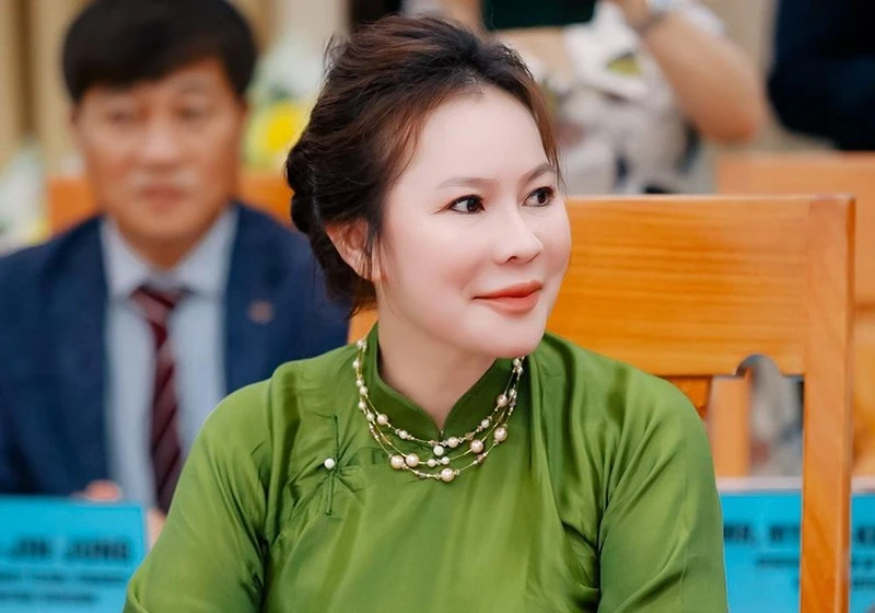 Ngọc Tiền vợ Quý Bình bị bóc mẽ tài sản hậu chồng mất, đời tư lộ thứ bất ngờ - Hình 1