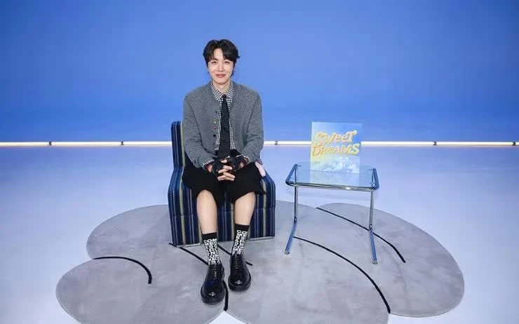 j-hope (BTS) sẽ phát hành thêm hai đĩa đơn trong năm 2025 - Hình 1