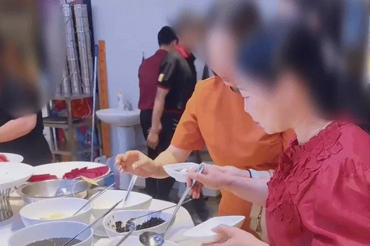 Haidilao Trung Quốc tìm người tiểu vào nồi lẩu, bồi thường gấp 10 cho 4000 khách - Hình 2