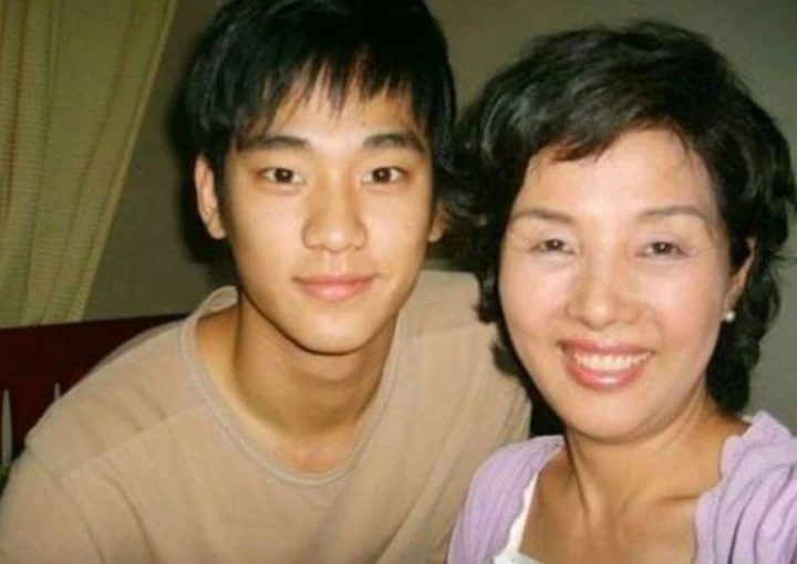 Kim Soo Hyun: Từ người mẫu nộ.i y đến ông hoàng cát-sê và thần tượng sụp đổ - Hình 1