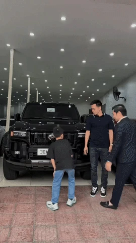 Dân mạng hết lời khen màn tậu xế hộp bạc tỷ của Văn Quyết: Hoá ra đây là cách người giàu thực lực tiêu tiền - Hình 1