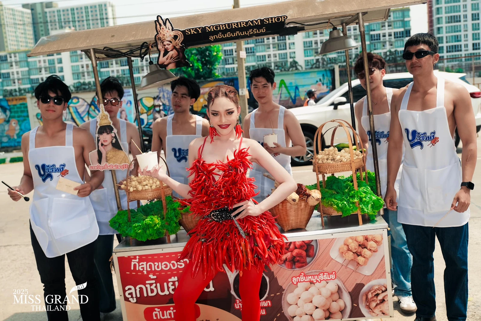 Miss Grand Thailand: giám khảo thất thần vì xuất hiện bà lão trên sân khấu? - Hình 6