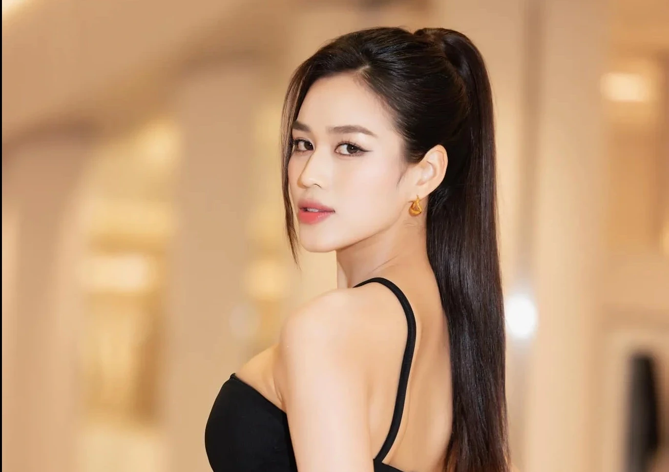 Đỗ Hà đính chính thông tin giải thể công ty, phản bác tin sắp lấy chồng, ở ẩn - Hình 2
