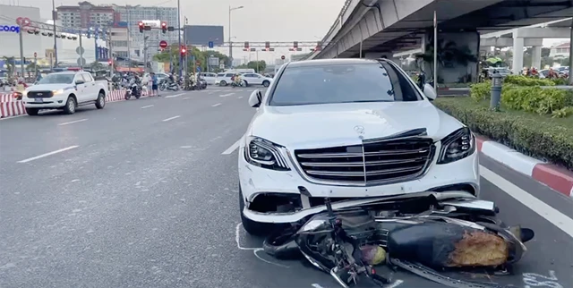 Vụ nữ tài xế xe Mercedes tông 10 xe máy: Luật sư vào cuộc, chồng chất 6 tội danh - Hình 1