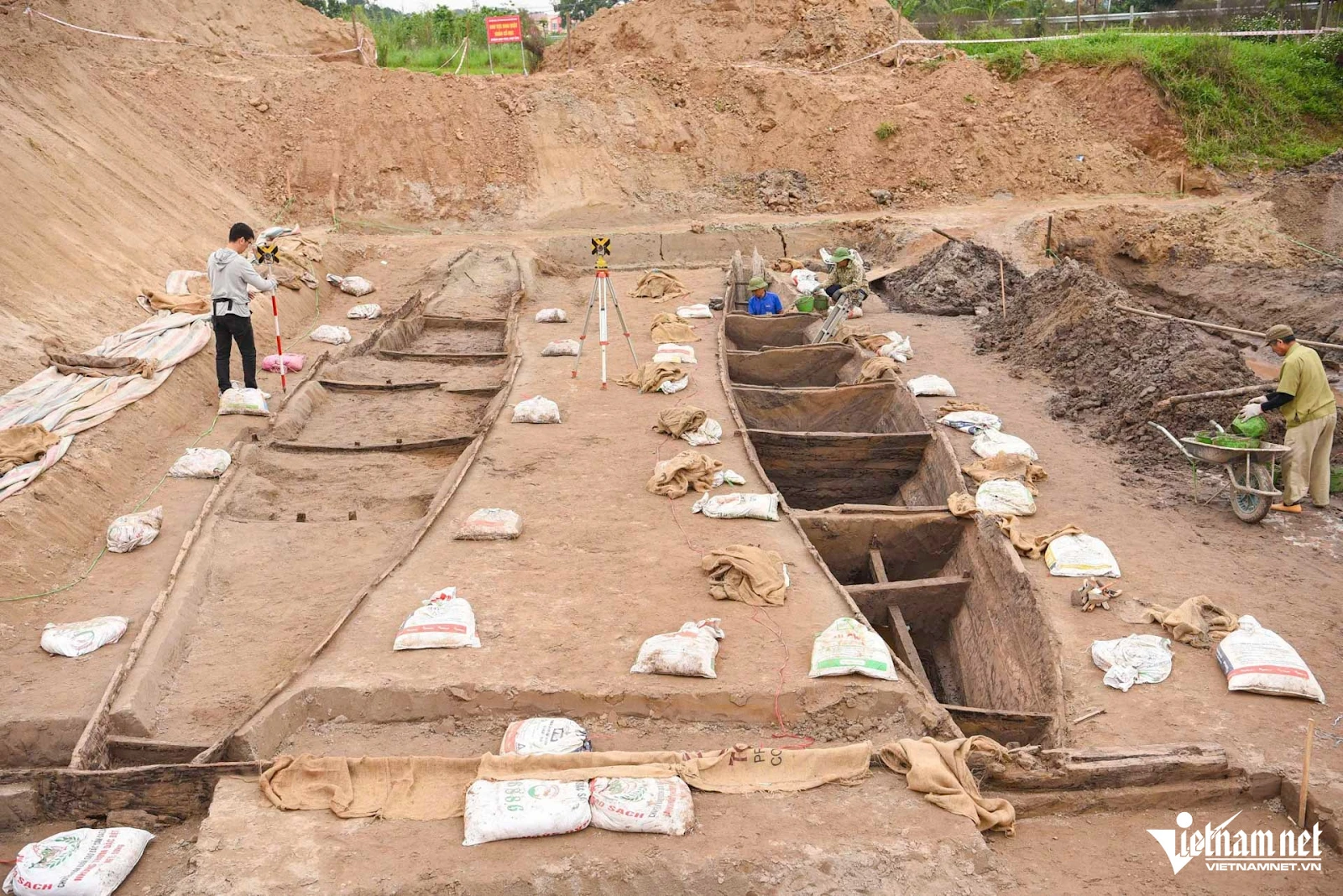 Bắc Ninh: Đào ao thả cá, người dân phát hiện dị vật, hé lộ bí ẩn kinh thành xưa - Hình 6