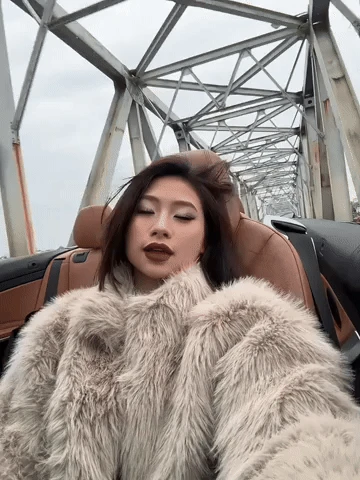 Louis Phạm xinh đẹp, slay trên xế hộp mui trần, dân mạng nhắc nhở 1 điều cực quan trọng - Hình 2