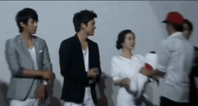 Tranh cãi dữ dội video Kim Soo Hyun nghiến răng, hung hăng với khán giả - Hình 4