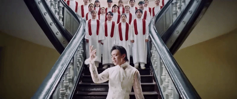 Hoàng tử SOOBIN - công chúa Thanh Thủy và một MV chiều fan vừa sến vừa nhạt - Hình 2