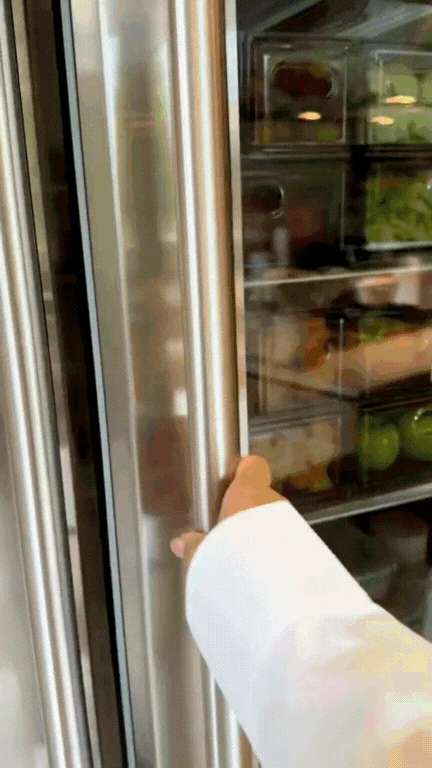 Khoảnh khắc mở tủ lạnh khiến 1,5 triệu người muốn khóc nhưng cư dân mạng cảnh báo: Mọi thứ sẽ tệ đi trong 1 tuần - Hình 1