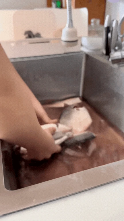 Mẹ đảm TP HCM: Đi chợ cả tuần trữ thực phẩm vẫn tươi, nhưng làm dấy lên tranh luận rửa cá thịt trước khi cất tủ lạnh có nên không? - Hình 11