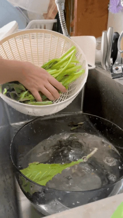 Mẹ đảm TP HCM: Đi chợ cả tuần trữ thực phẩm vẫn tươi, nhưng làm dấy lên tranh luận rửa cá thịt trước khi cất tủ lạnh có nên không? - Hình 4