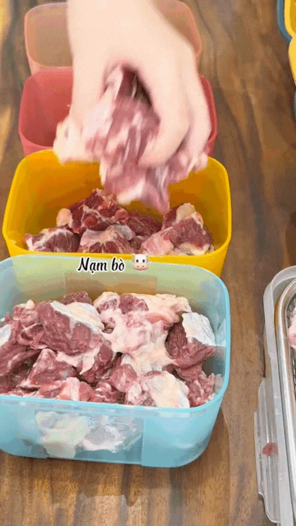 Mẹ đảm TP HCM: Đi chợ cả tuần trữ thực phẩm vẫn tươi, nhưng làm dấy lên tranh luận rửa cá thịt trước khi cất tủ lạnh có nên không? - Hình 15