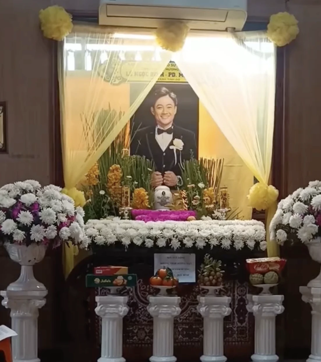 Vân Trang đến dự thất thứ hai, chuộc lỗi với Quý Bình, Quang Lê tiết lộ sốc? - Hình 1