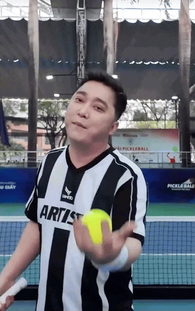 Hiện tượng nhạc Việt hết thời nay hát nhạc đu trend Pickleball, diện mạo khác lạ gây sốc - Hình 1