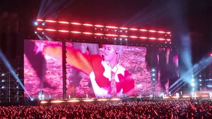 Jennie xuất hiện ở concert Anh trai, fan hú hét, chính thức vượt mặt Rosé - Hình 1