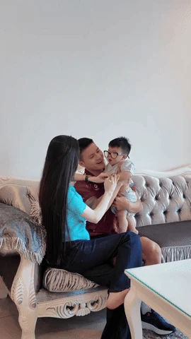 Chu Thanh Huyền đưa cậu quý tử tới thăm Quang Hải trước trận ĐT Việt Nam - Lào, thái độ sau drama gây chú ý - Hình 1