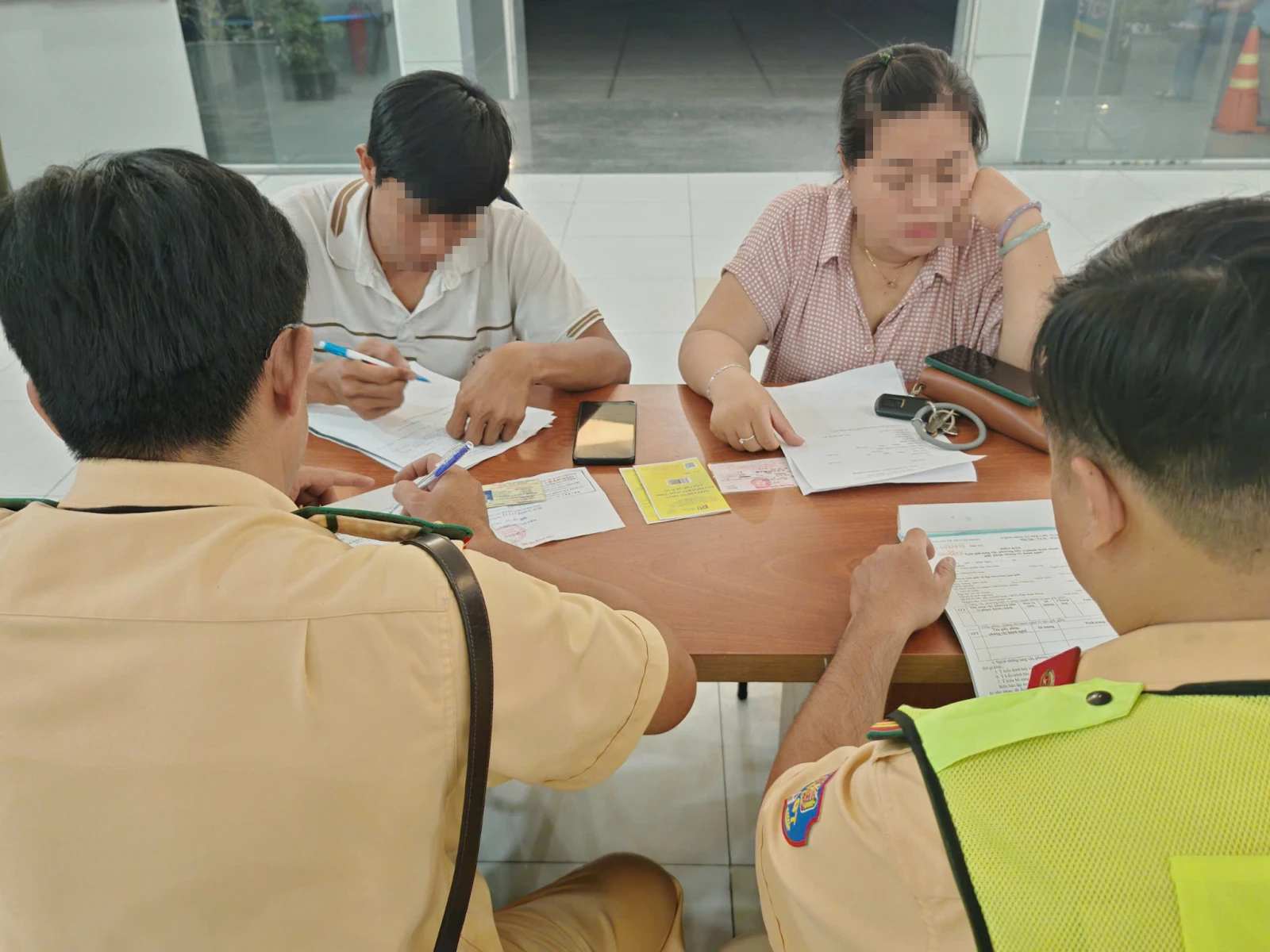 Vụ lấy xe cứu thương đi họp báo sự kiện: Truy nguồn gốc xe, NS có bị phạt? - Hình 5