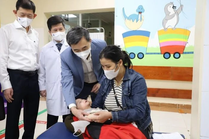 Dịch sởi diễn biến phức tạp cả ở trẻ em và người lớn - Hình 3