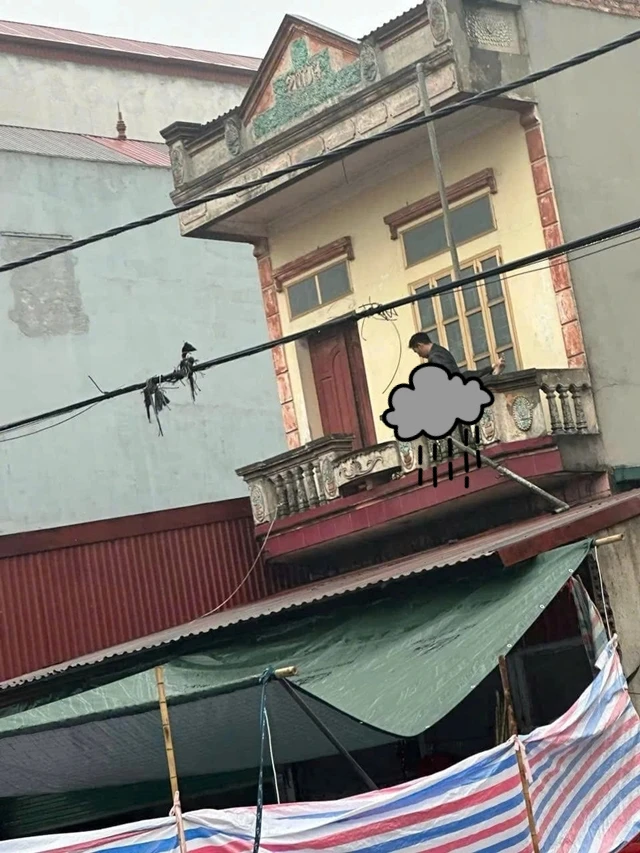 Vụ bé gái bị bắt trên nóc nhà: Đối tượng chưa hết ngáo, khai gì với công an? - Hình 2